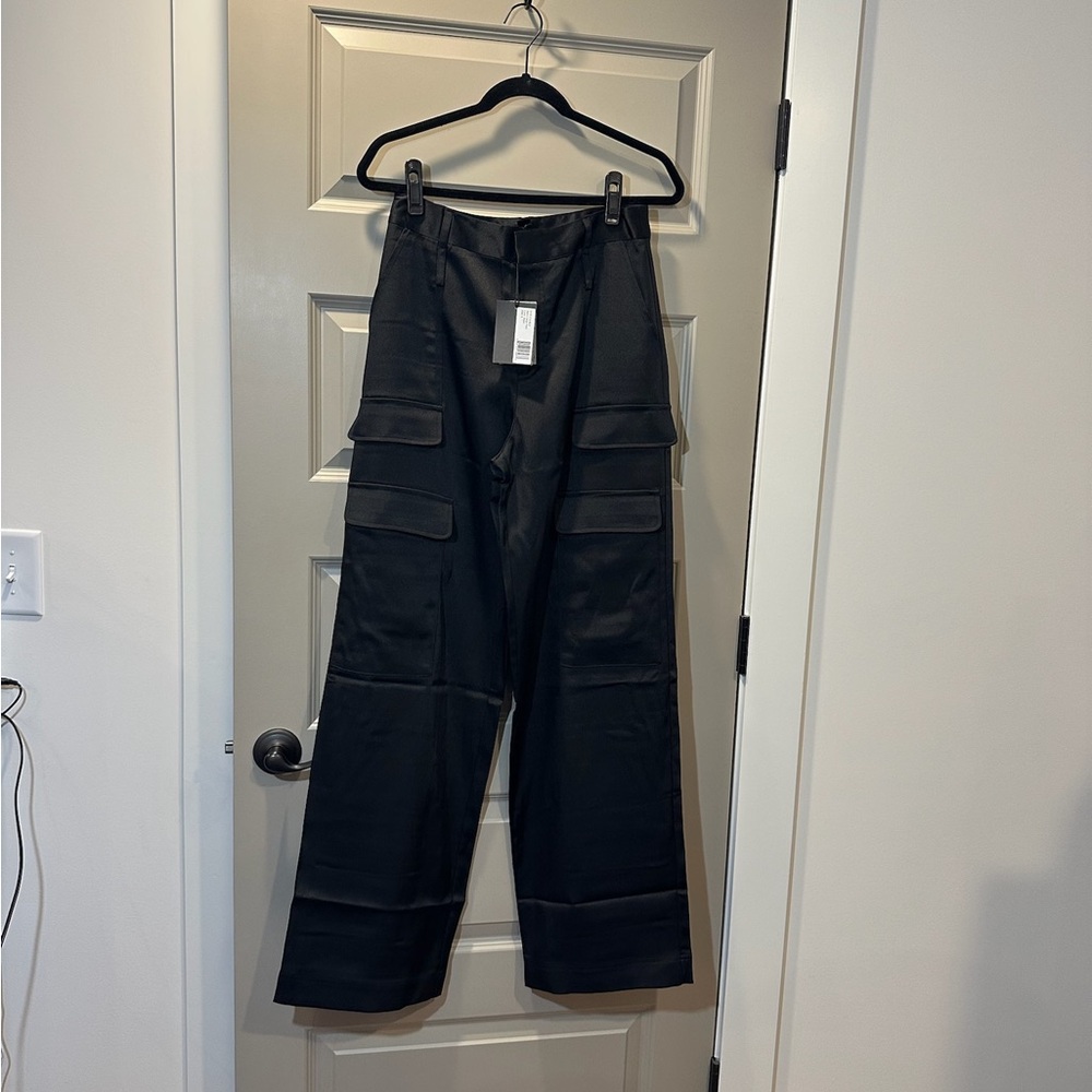 NWT Women’s Noli Black Satin Cargo Pants, Size 6